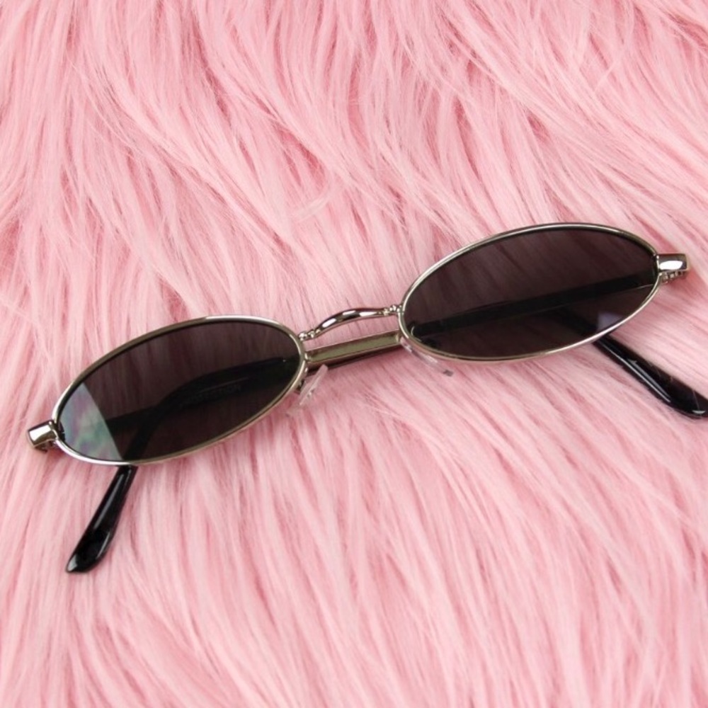 Slim oval black shades